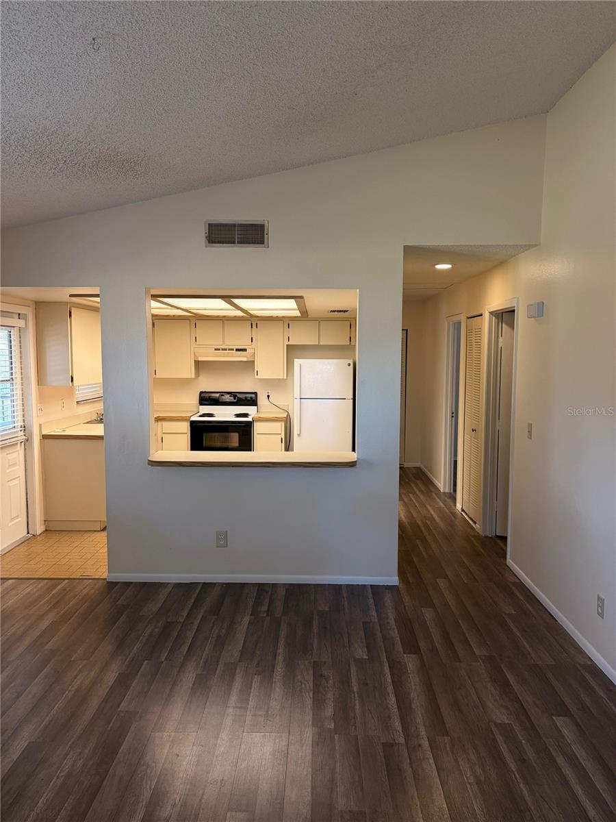 Image 6 of 23 For 533 Curlew Place 533