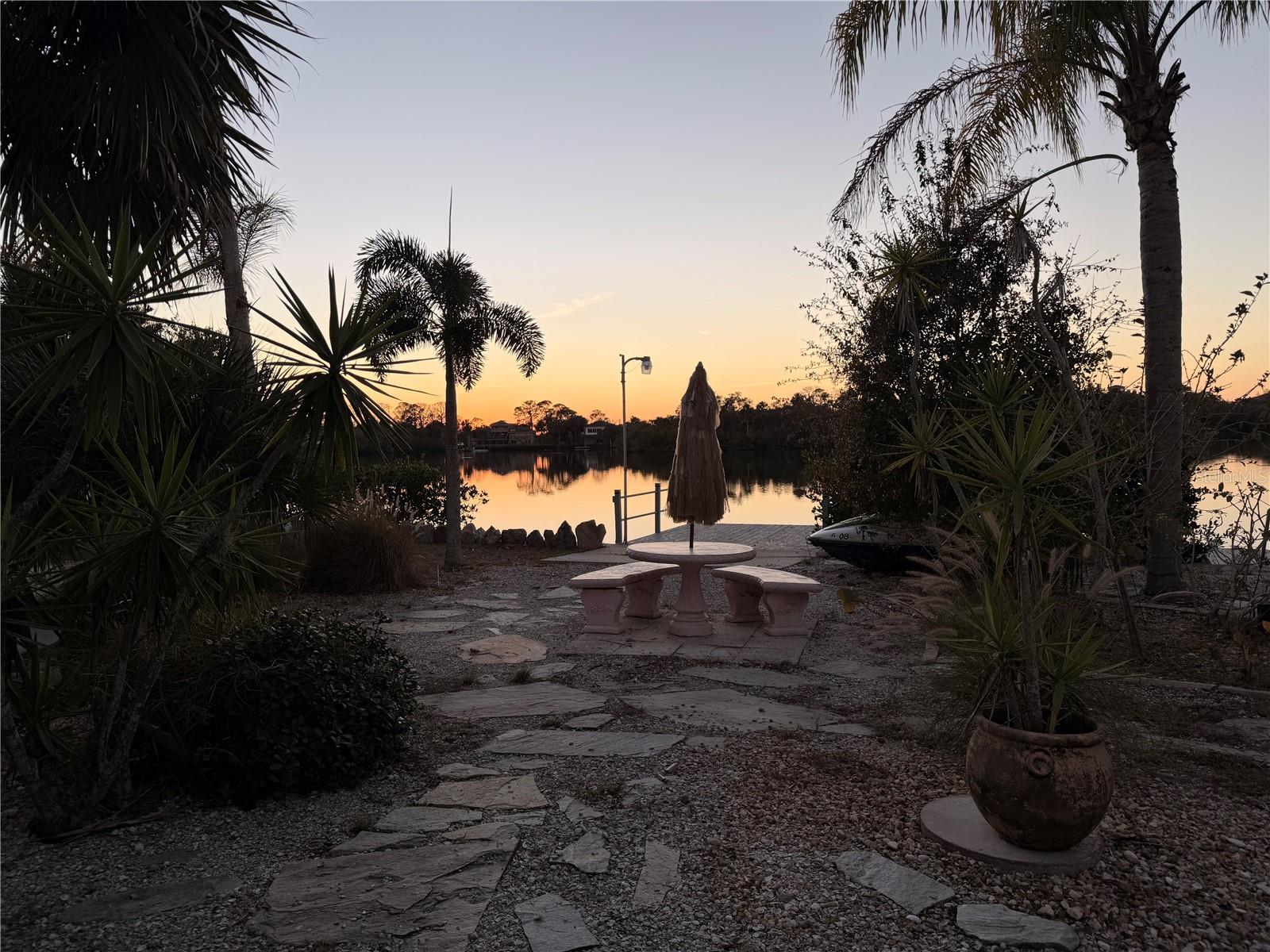 Image 18 of 22 For 7127 Peninsular Drive