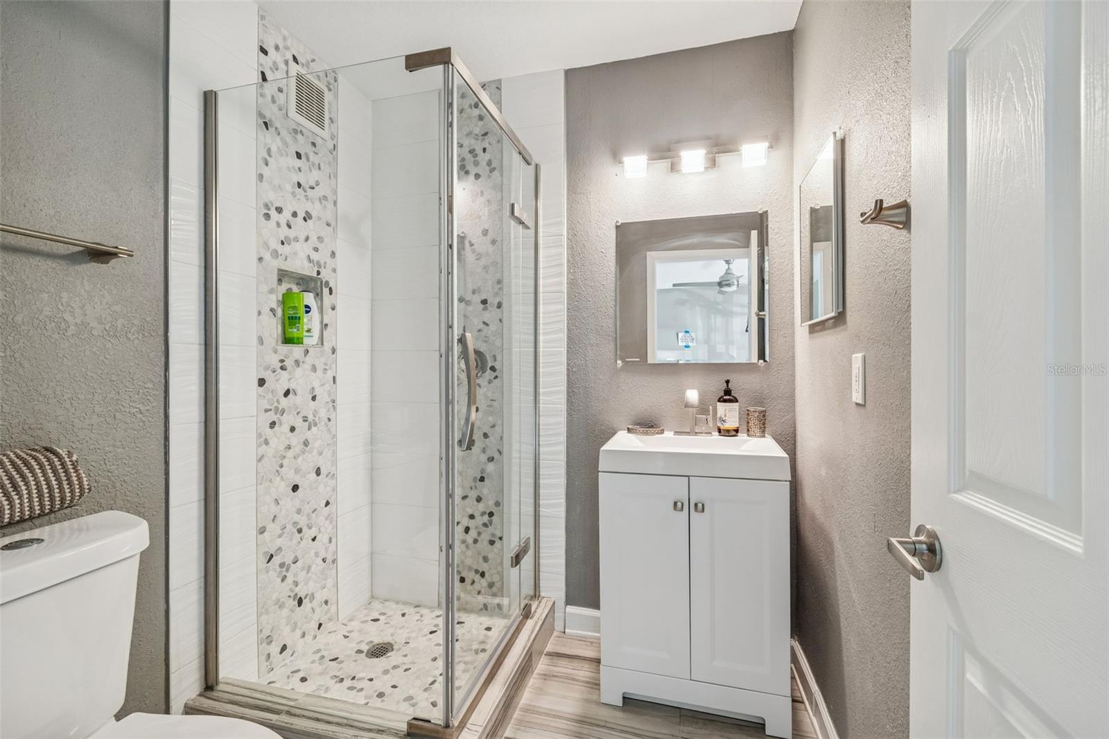 Image 26 of 33 For 1117 Pinellas Bayway S 301