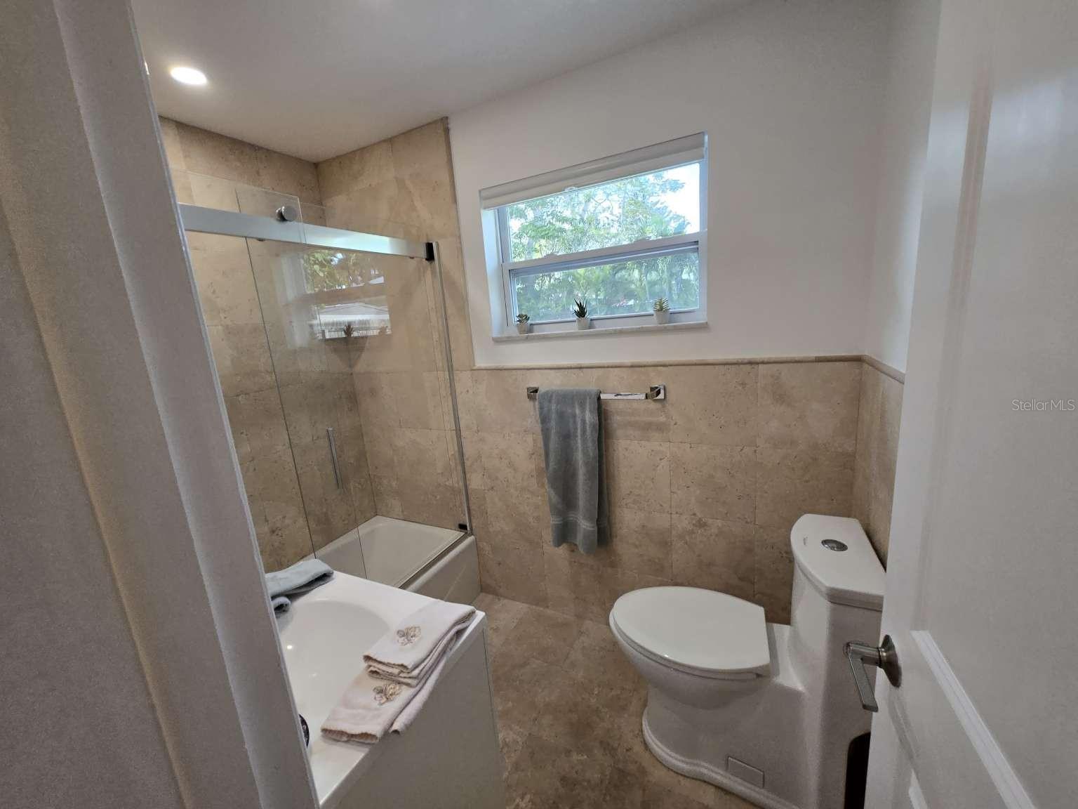 Image 17 of 33 For 751 Fox Street