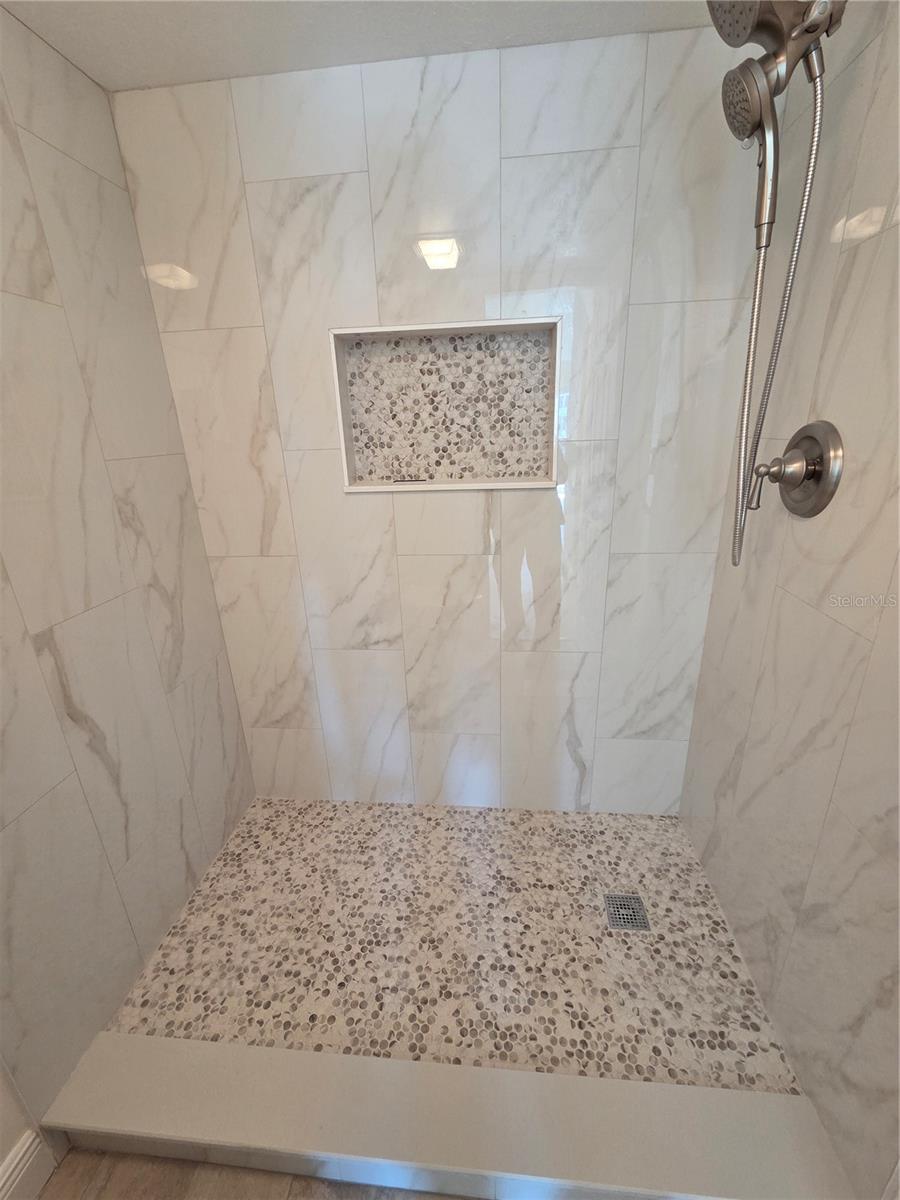 Image 10 of 23 For 650 Island Way 408