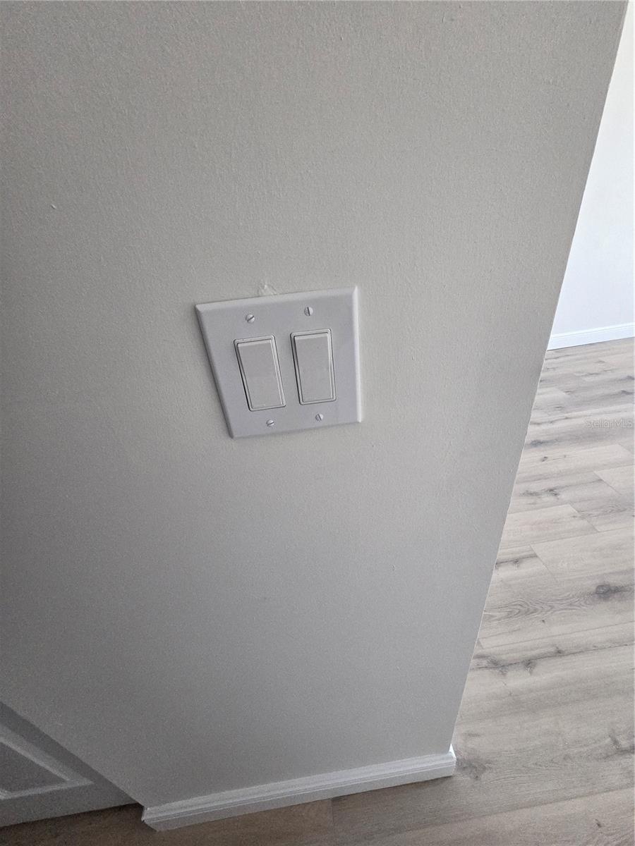 Image 11 of 23 For 650 Island Way 408