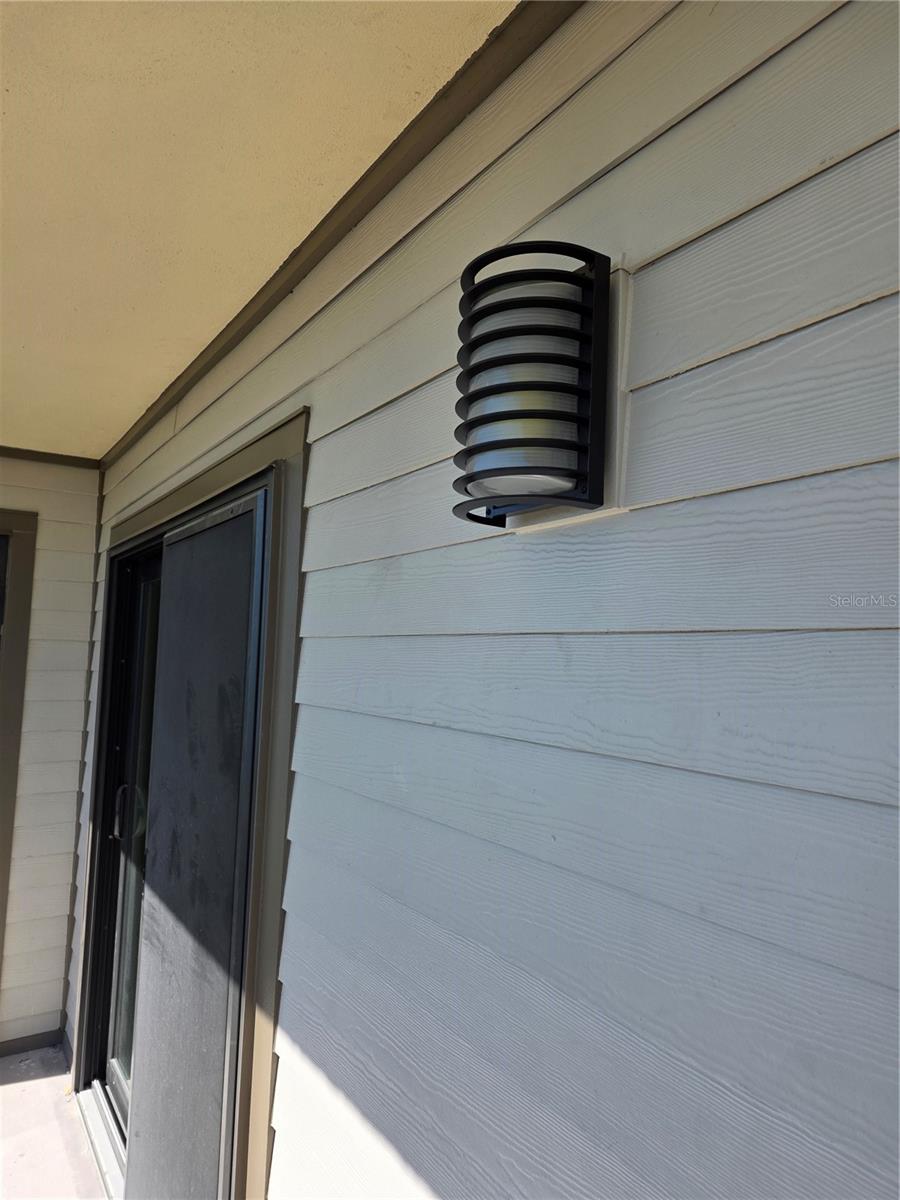 Image 14 of 23 For 650 Island Way 408