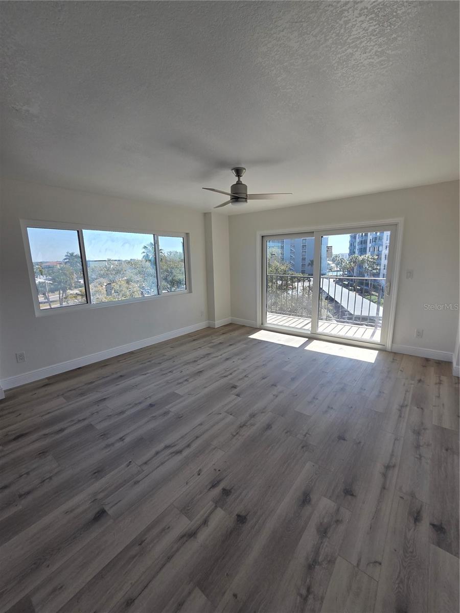 Image 2 of 23 For 650 Island Way 408