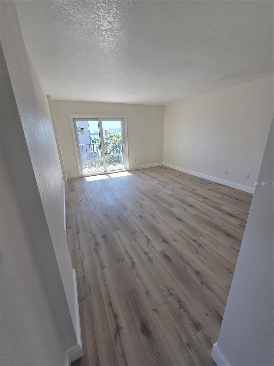 Image 3 of 23 For 650 Island Way 408