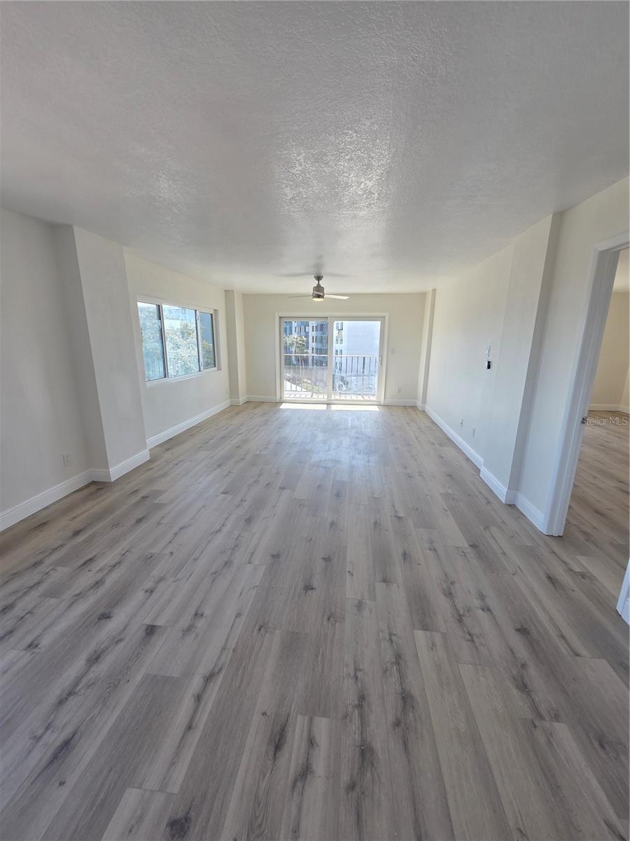 Image 5 of 23 For 650 Island Way 408