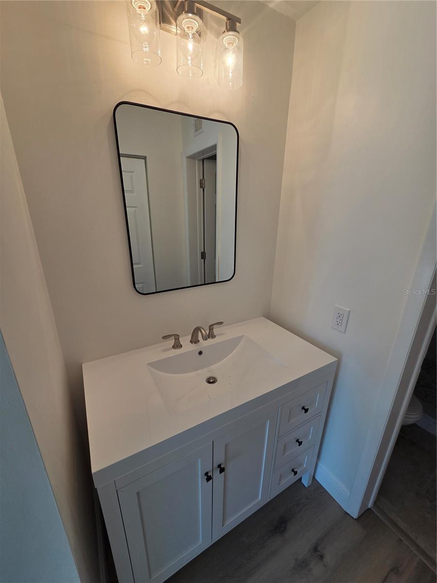 Image 8 of 23 For 650 Island Way 408