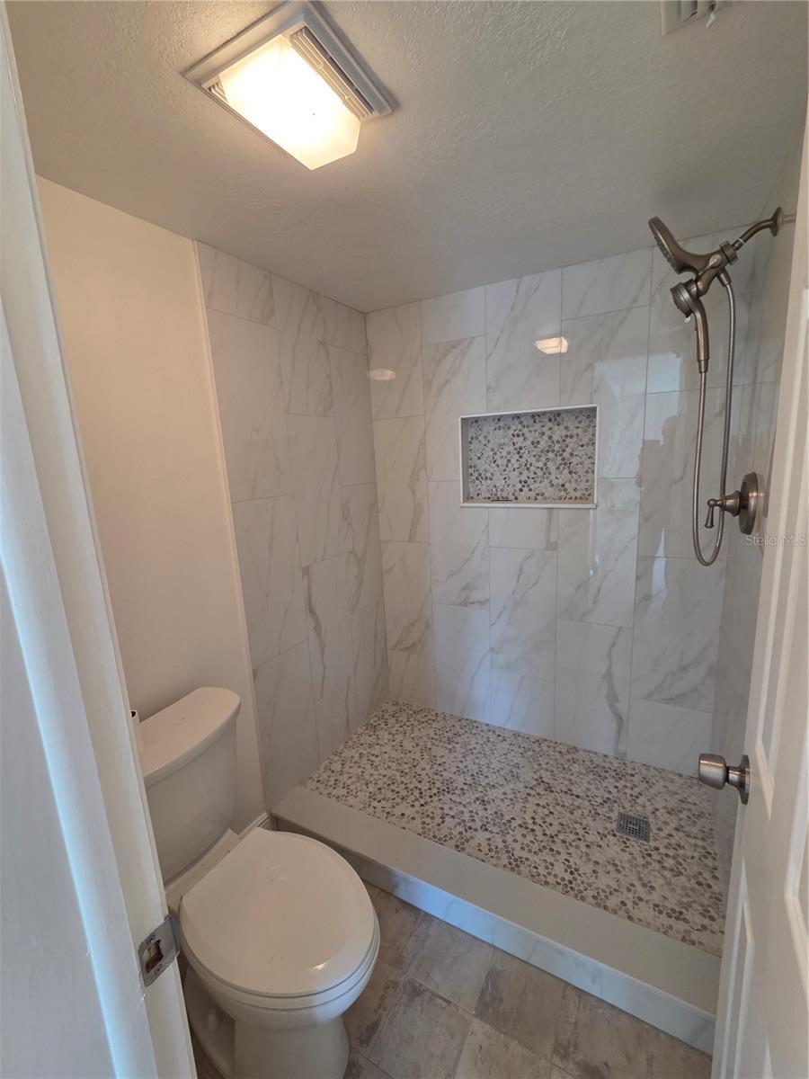 Image 9 of 23 For 650 Island Way 408