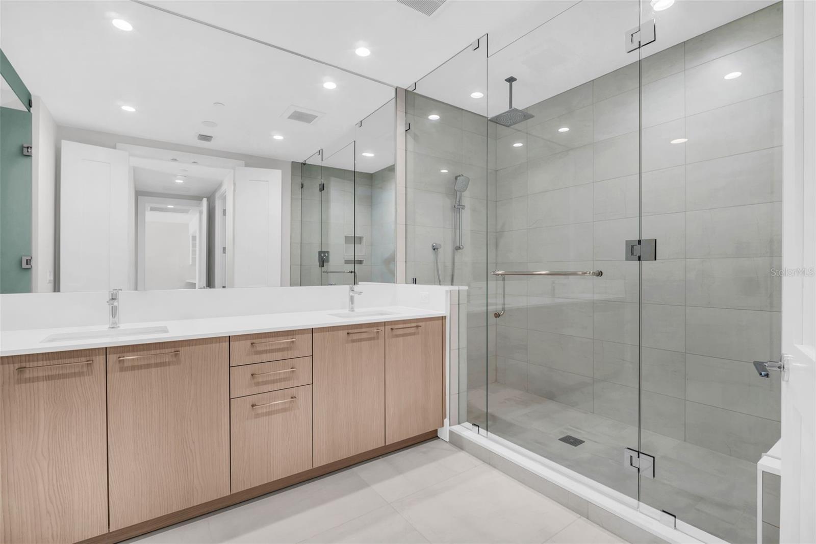 Image 19 of 56 For 275 1st Avenue S 2304