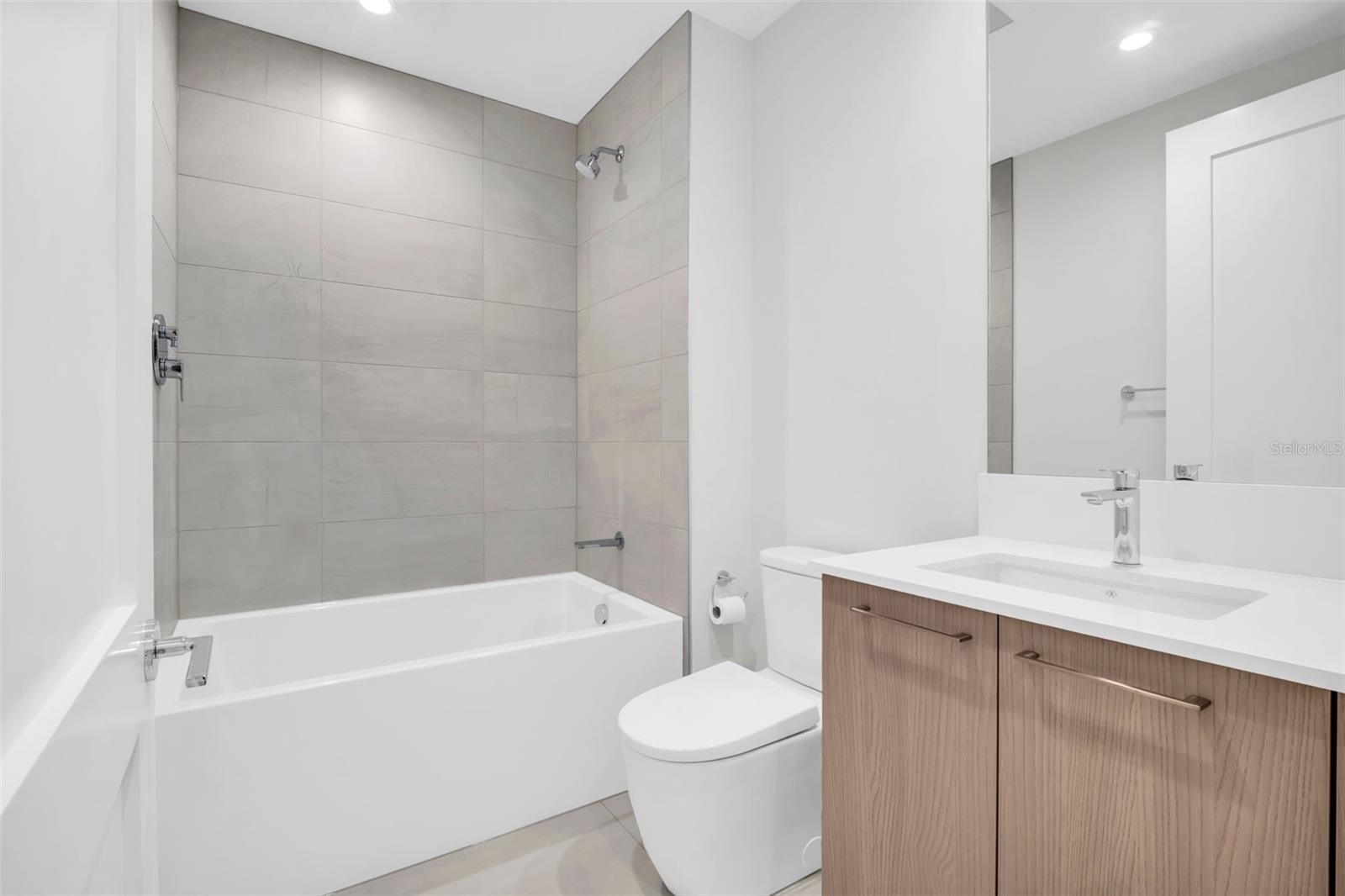 Image 22 of 56 For 275 1st Avenue S 2304