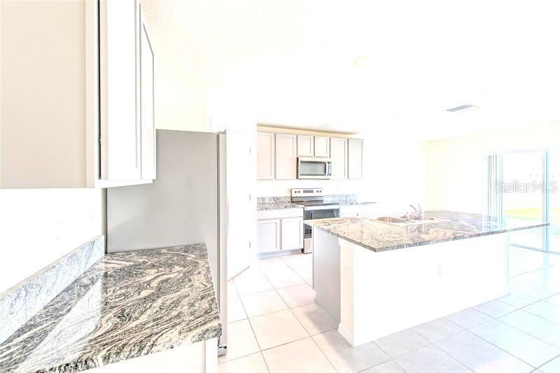 Listing photo id 5 for 2785 Gardiner Lane