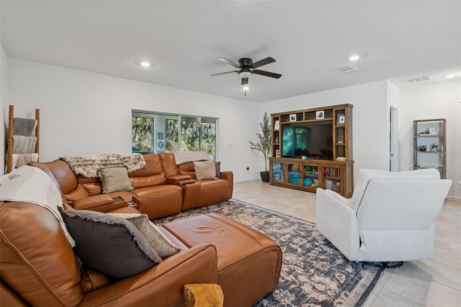 Image 20 of 31 For 11855 Armada Way