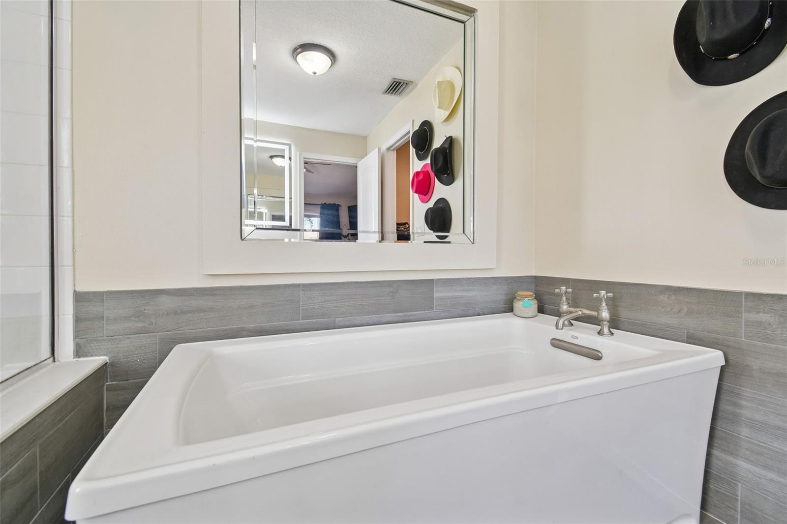 Image 31 of 68 For 11528 Andy Drive