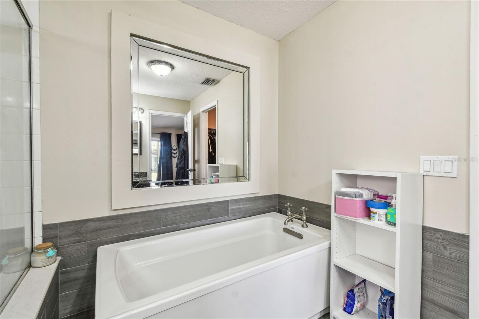 Image 32 of 68 For 11528 Andy Drive