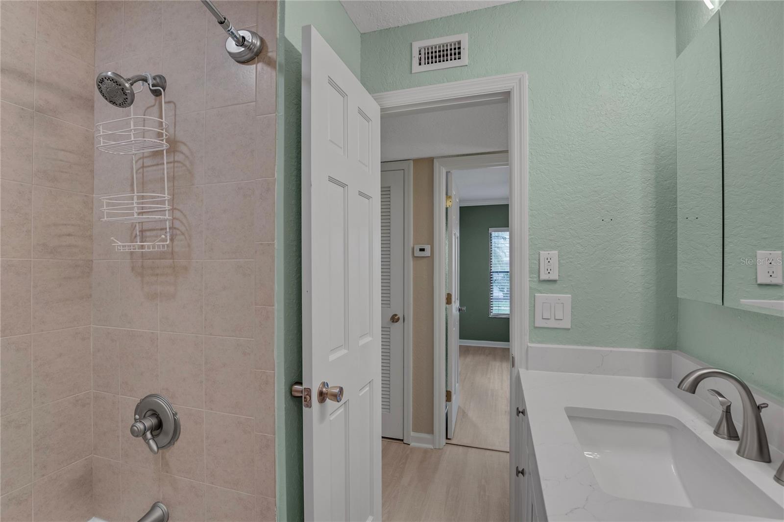 Image 17 of 23 For 716 Lyndhurst Street 701