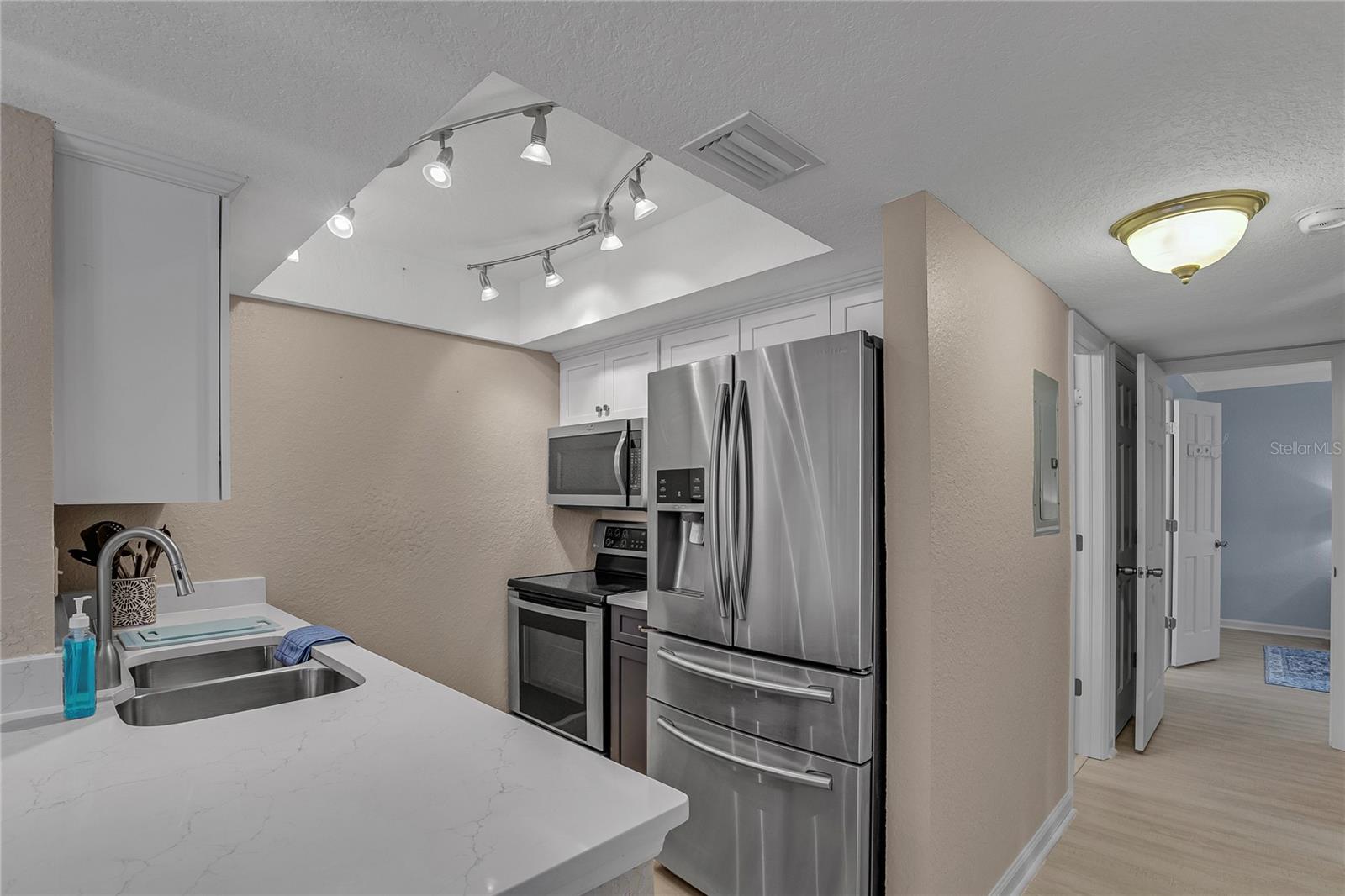 Image 2 of 23 For 716 Lyndhurst Street 701