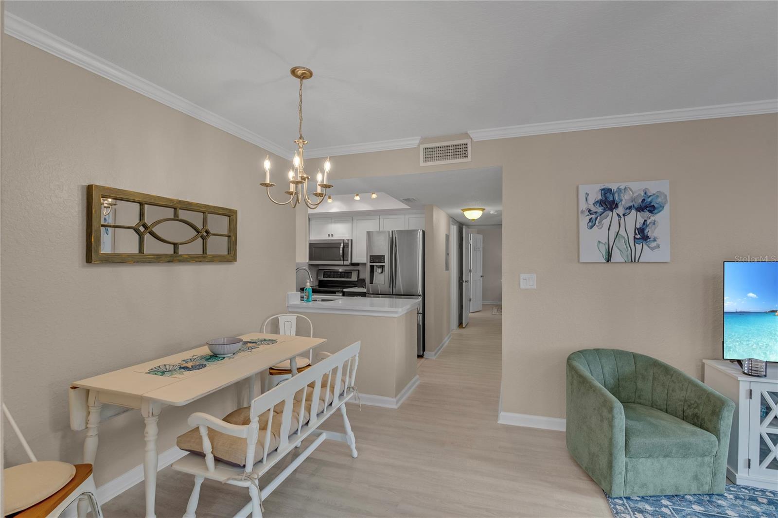 Image 7 of 23 For 716 Lyndhurst Street 701