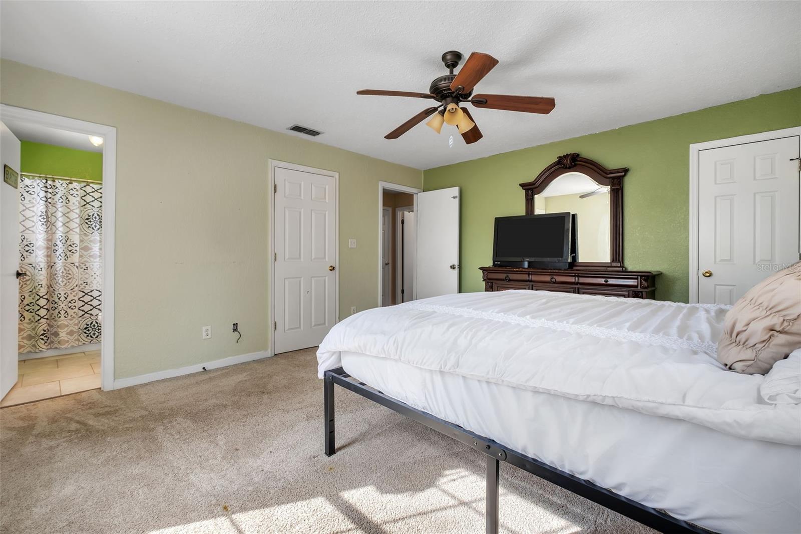 Image 19 of 29 For 976 Hassell Drive