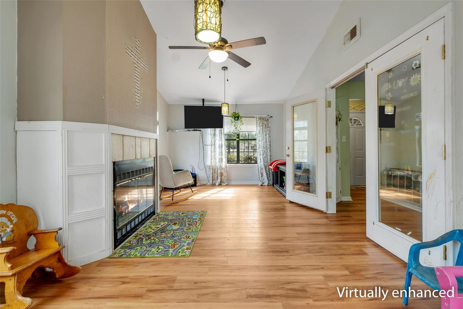 Image 4 of 29 For 976 Hassell Drive