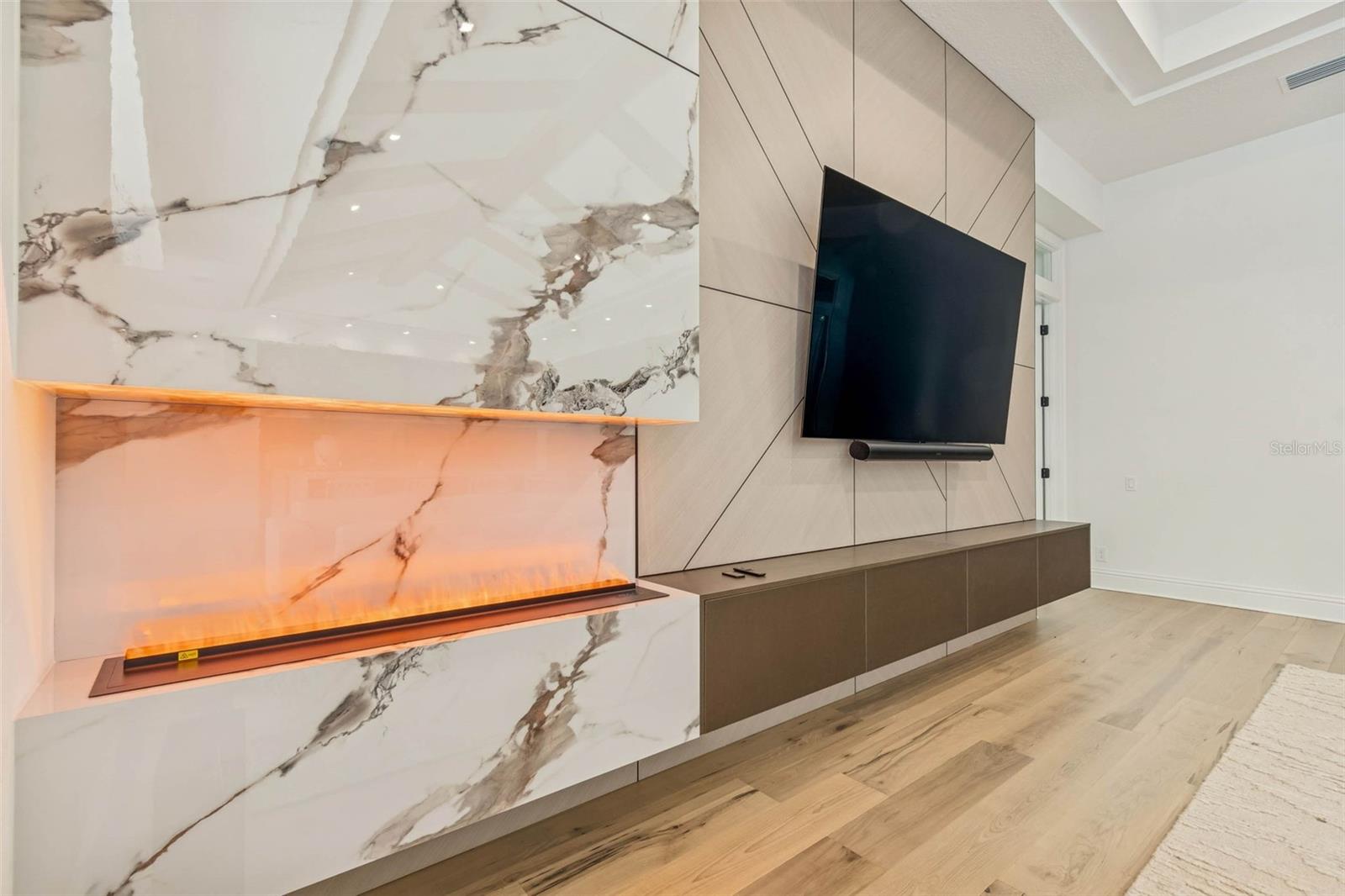 Image 18 of 83 For 17720 Royal Eagle Lane