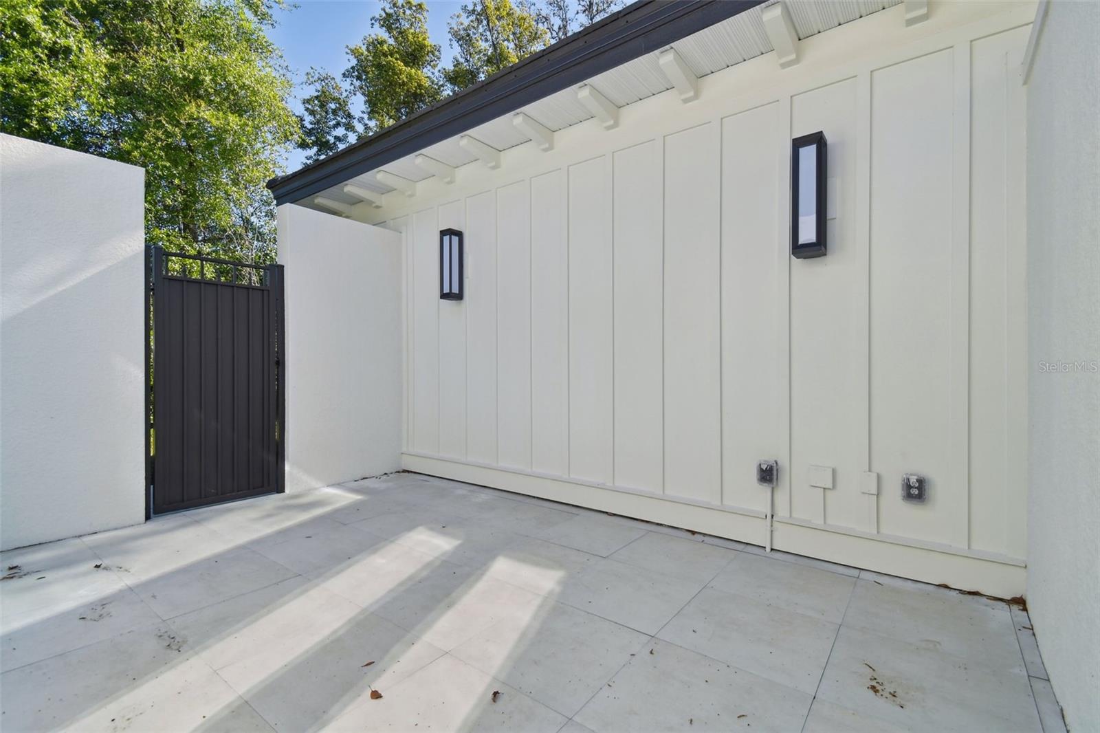 Image 33 of 83 For 17720 Royal Eagle Lane