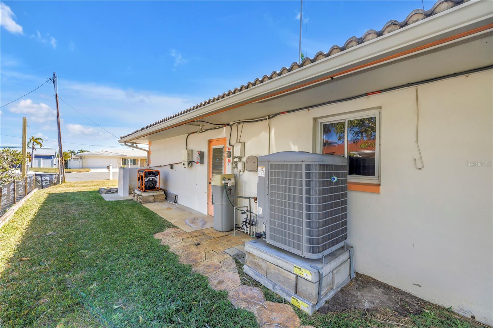 Listing photo id 16 for 12520 4th Street E