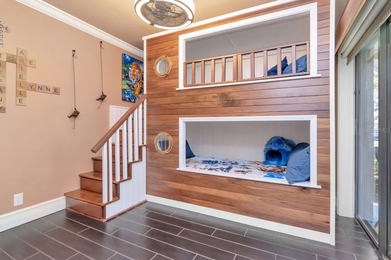 Listing photo id 11 for 36750 Us Highway 19 N 7-110