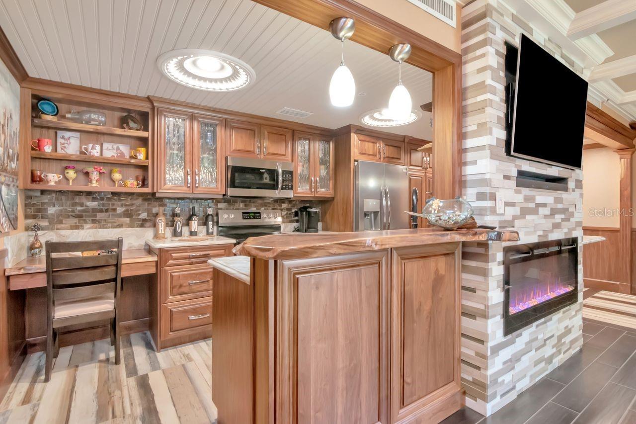 Listing photo id 13 for 36750 Us Highway 19 N 7-110