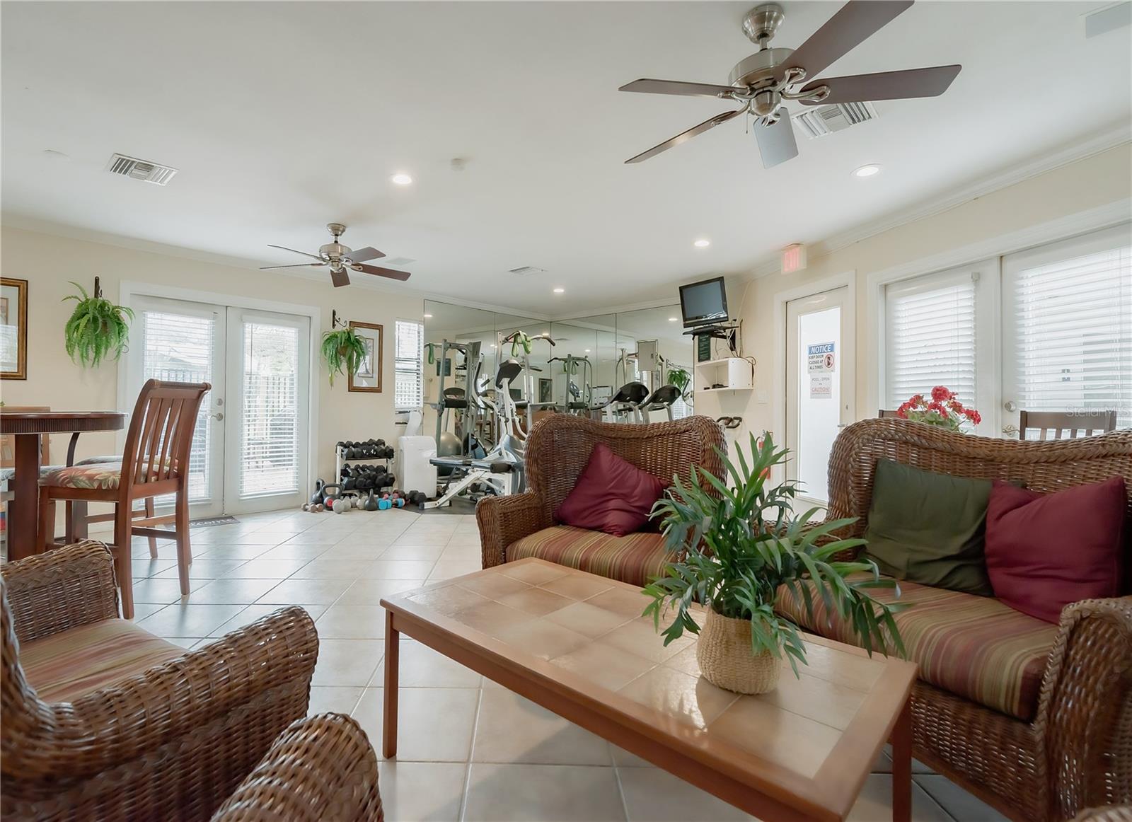 Image 26 of 32 For 704 Lyndhurst Street 603