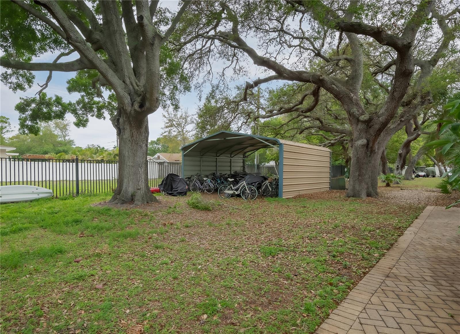 Image 30 of 32 For 704 Lyndhurst Street 603