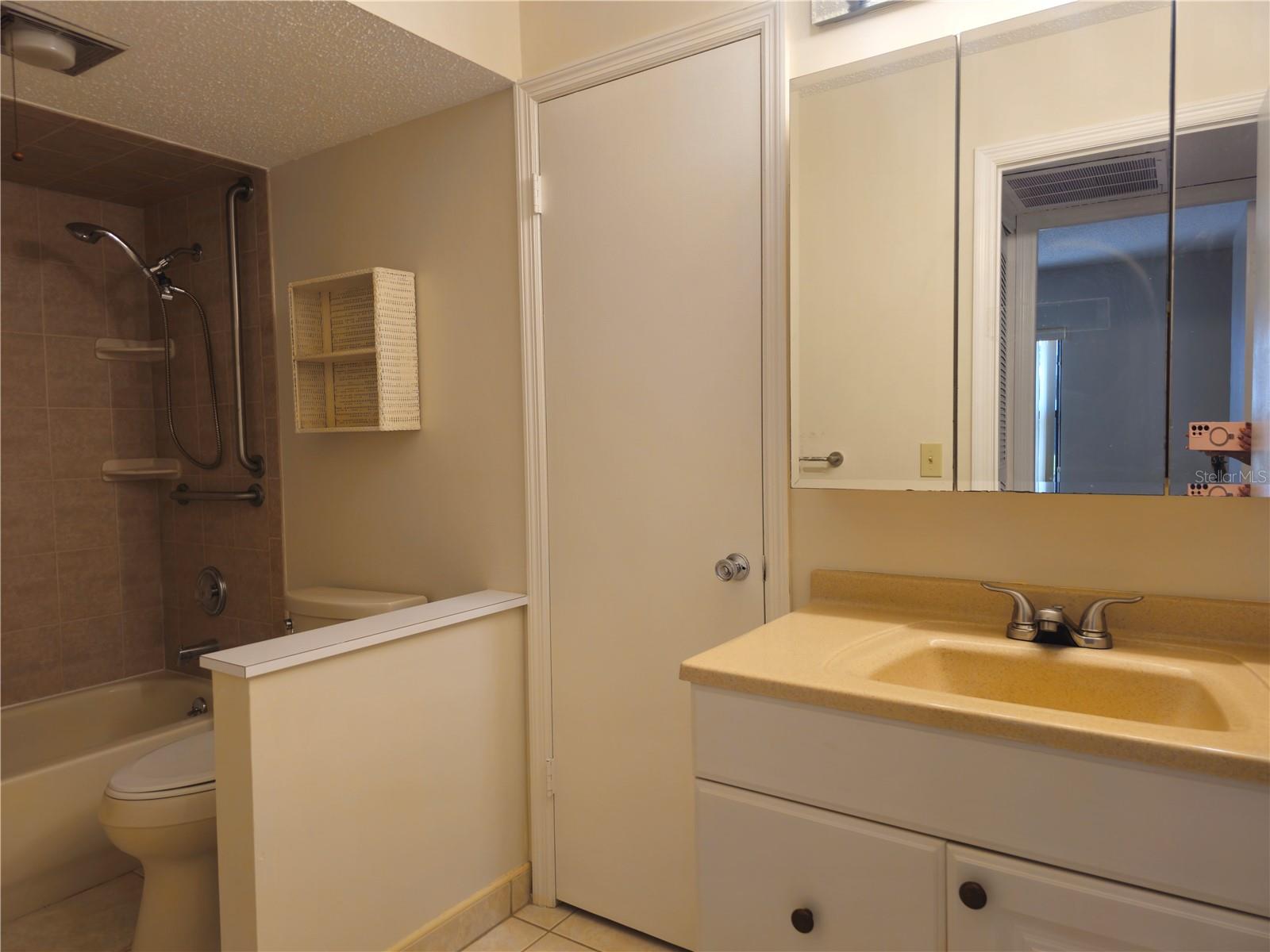 Image 20 of 29 For 1285 Mission Hills Boulevard 36b