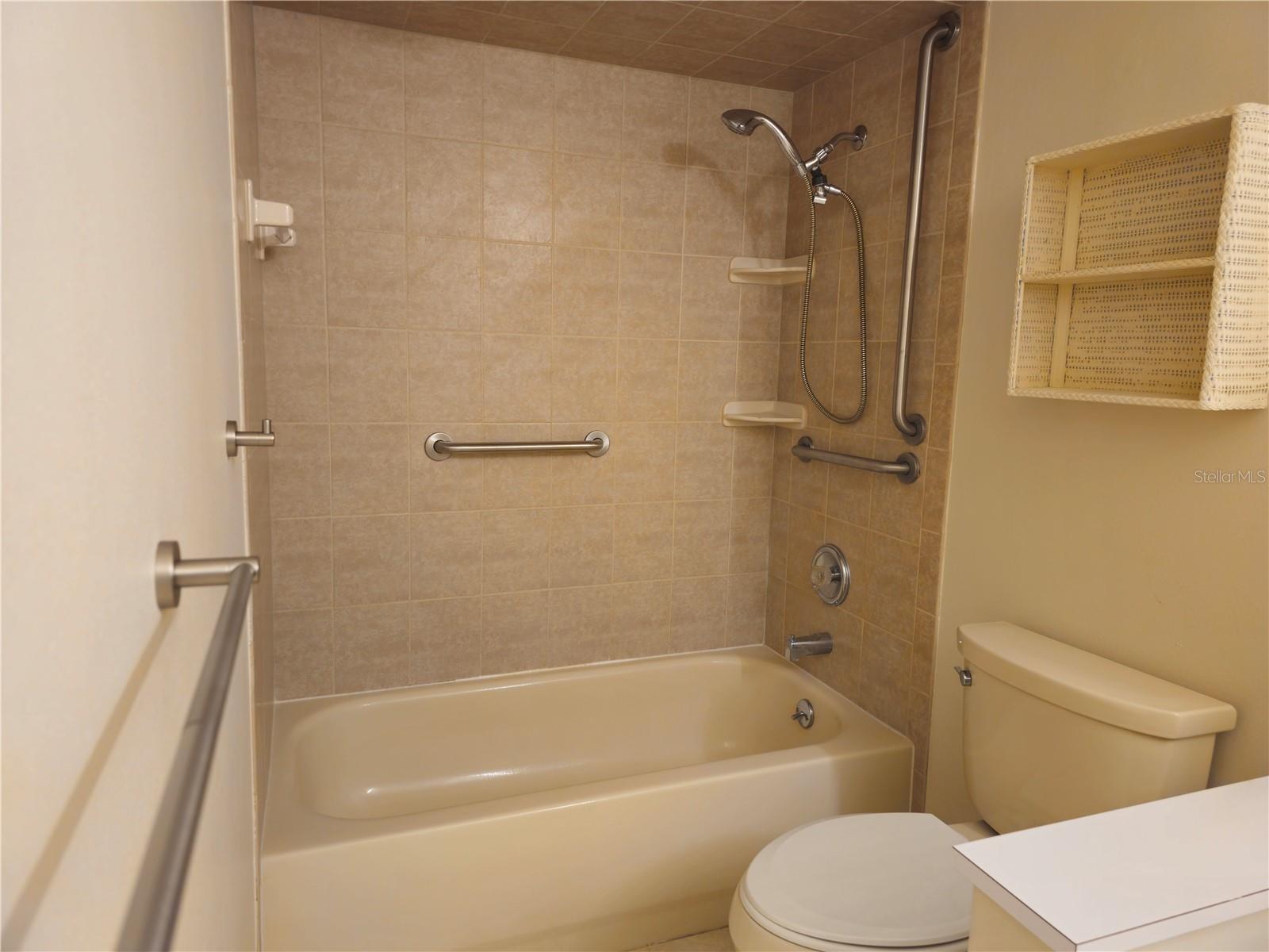 Image 21 of 29 For 1285 Mission Hills Boulevard 36b