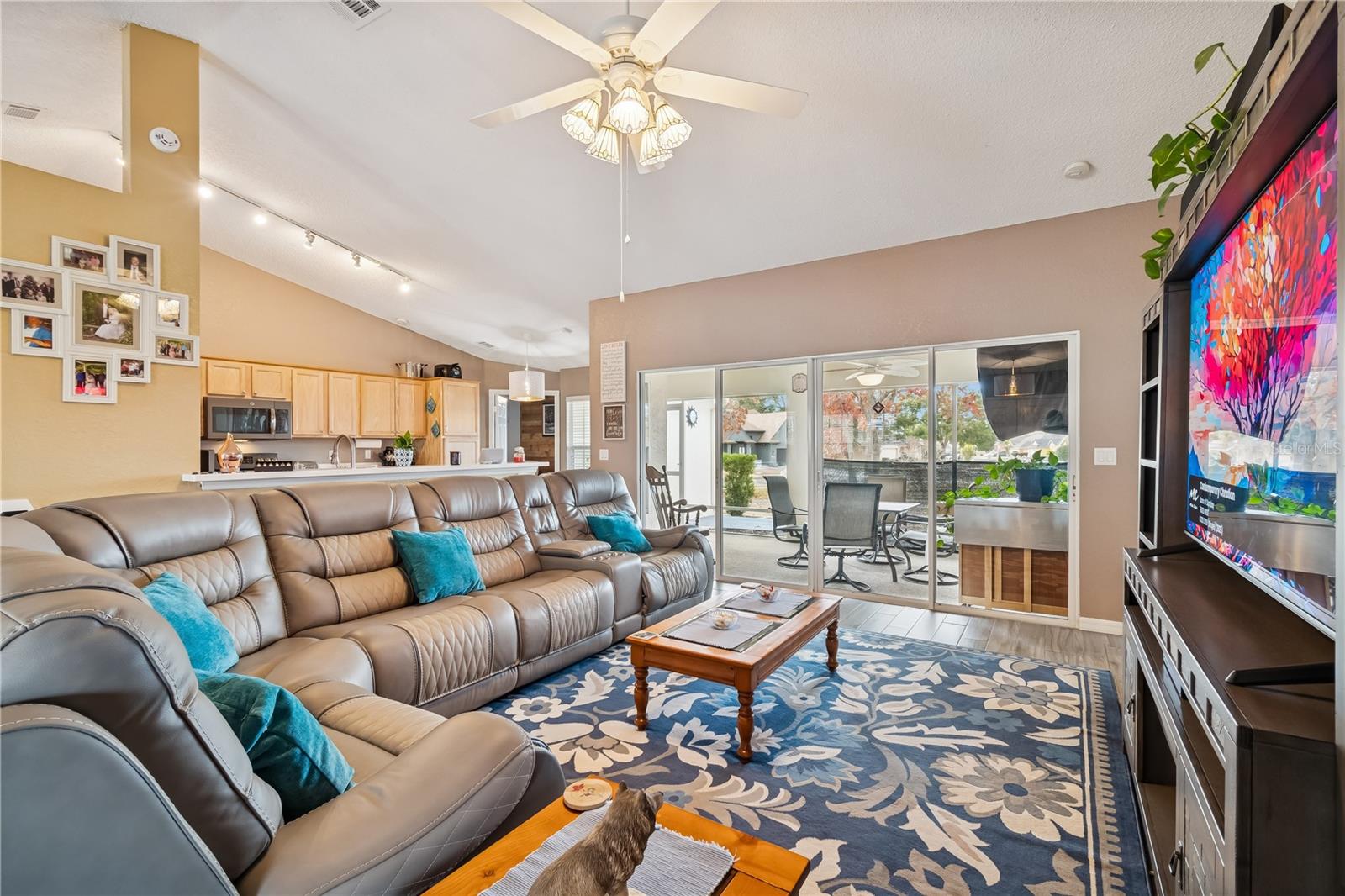 Image 12 of 83 For 407 Montpelier Court