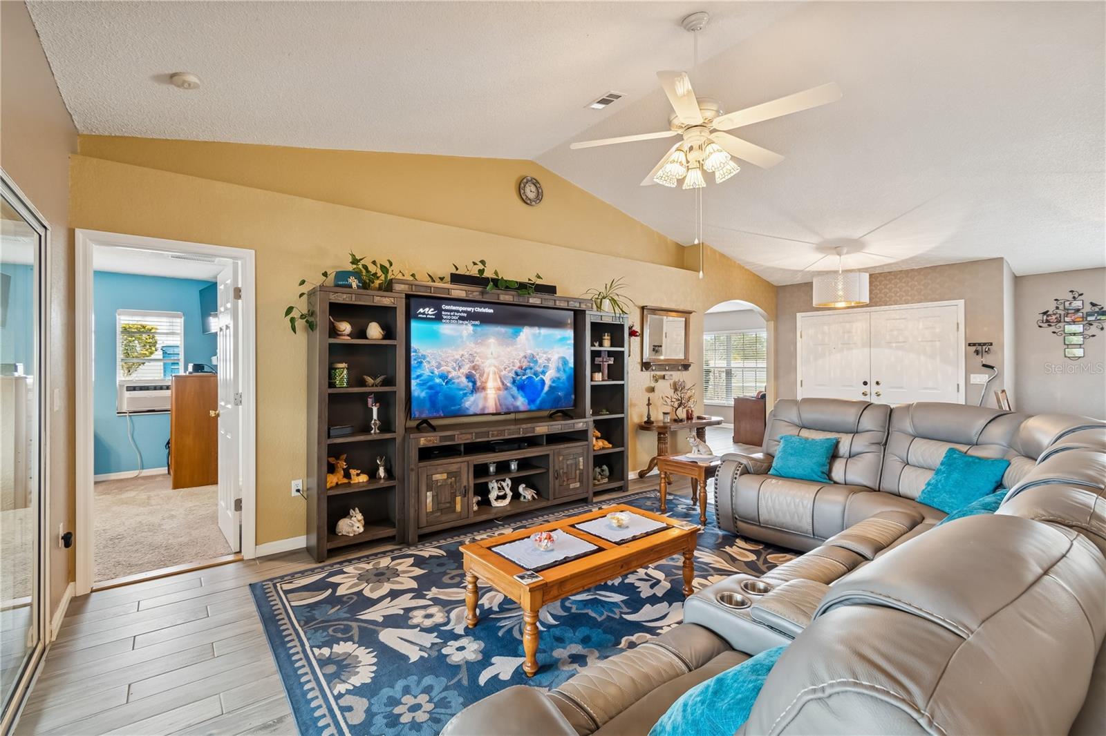 Image 14 of 83 For 407 Montpelier Court