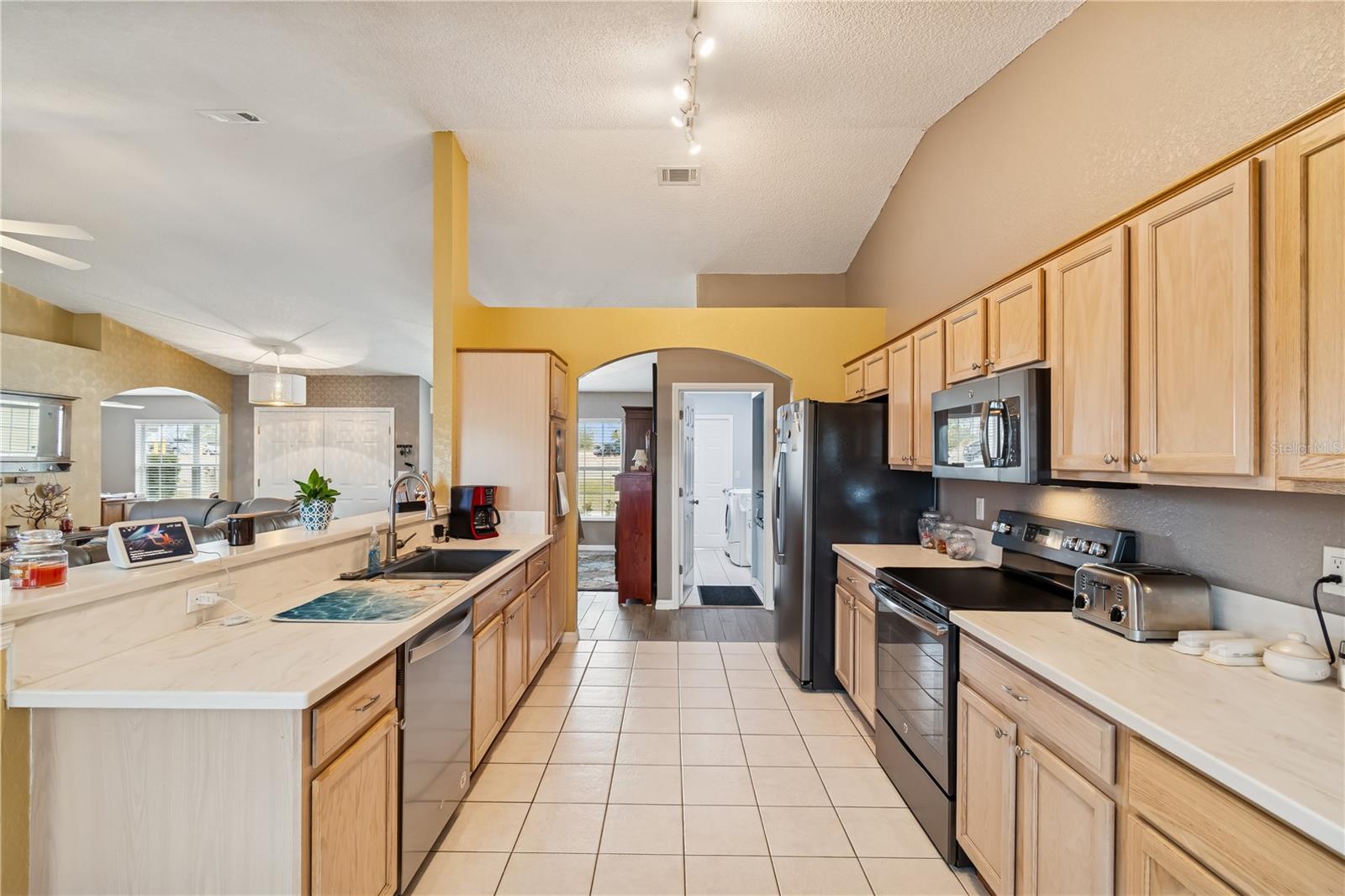 Image 19 of 83 For 407 Montpelier Court