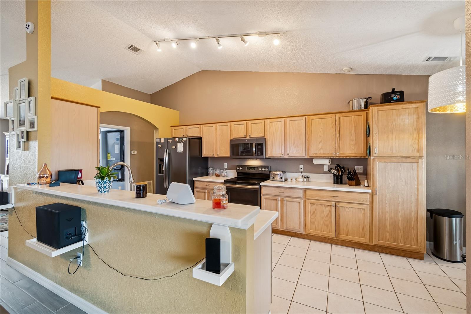 Image 24 of 83 For 407 Montpelier Court