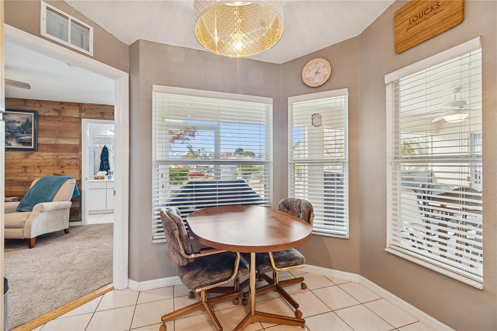 Image 29 of 83 For 407 Montpelier Court