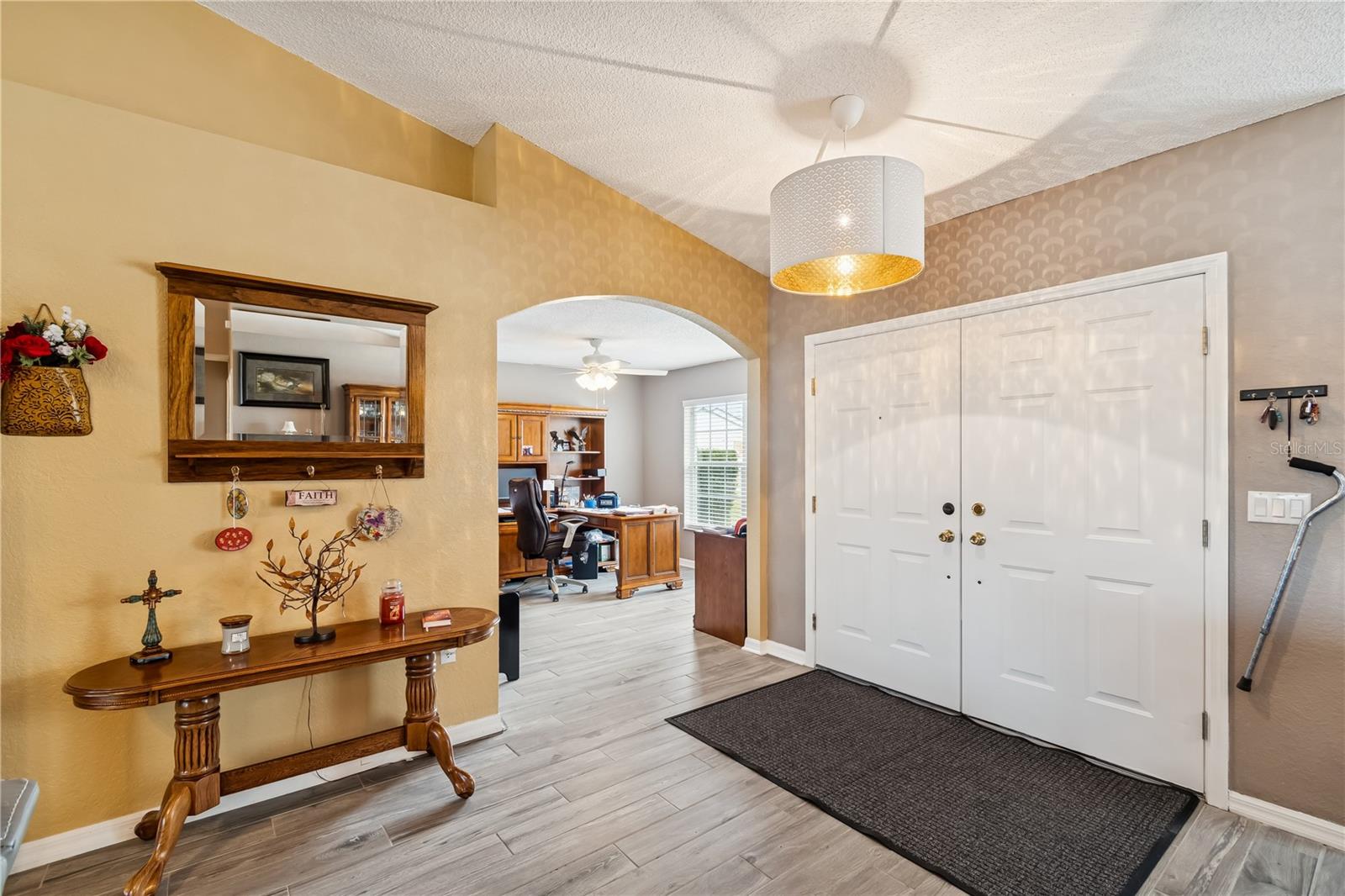 Image 30 of 83 For 407 Montpelier Court