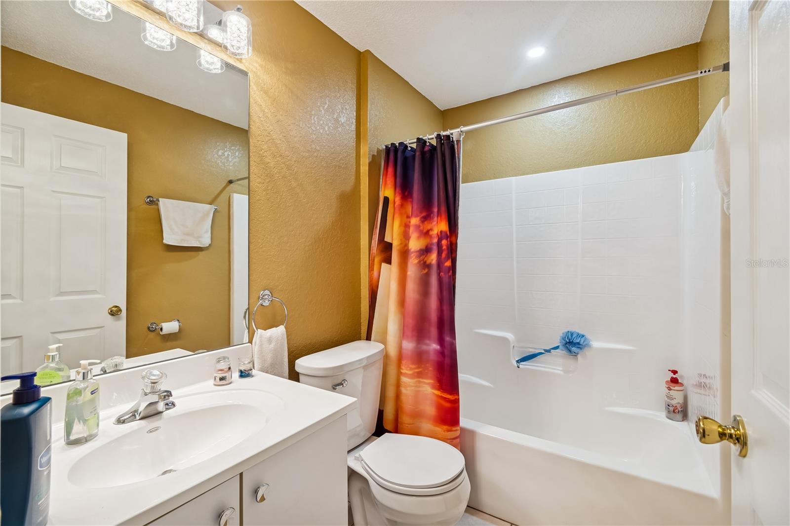 Image 33 of 83 For 407 Montpelier Court