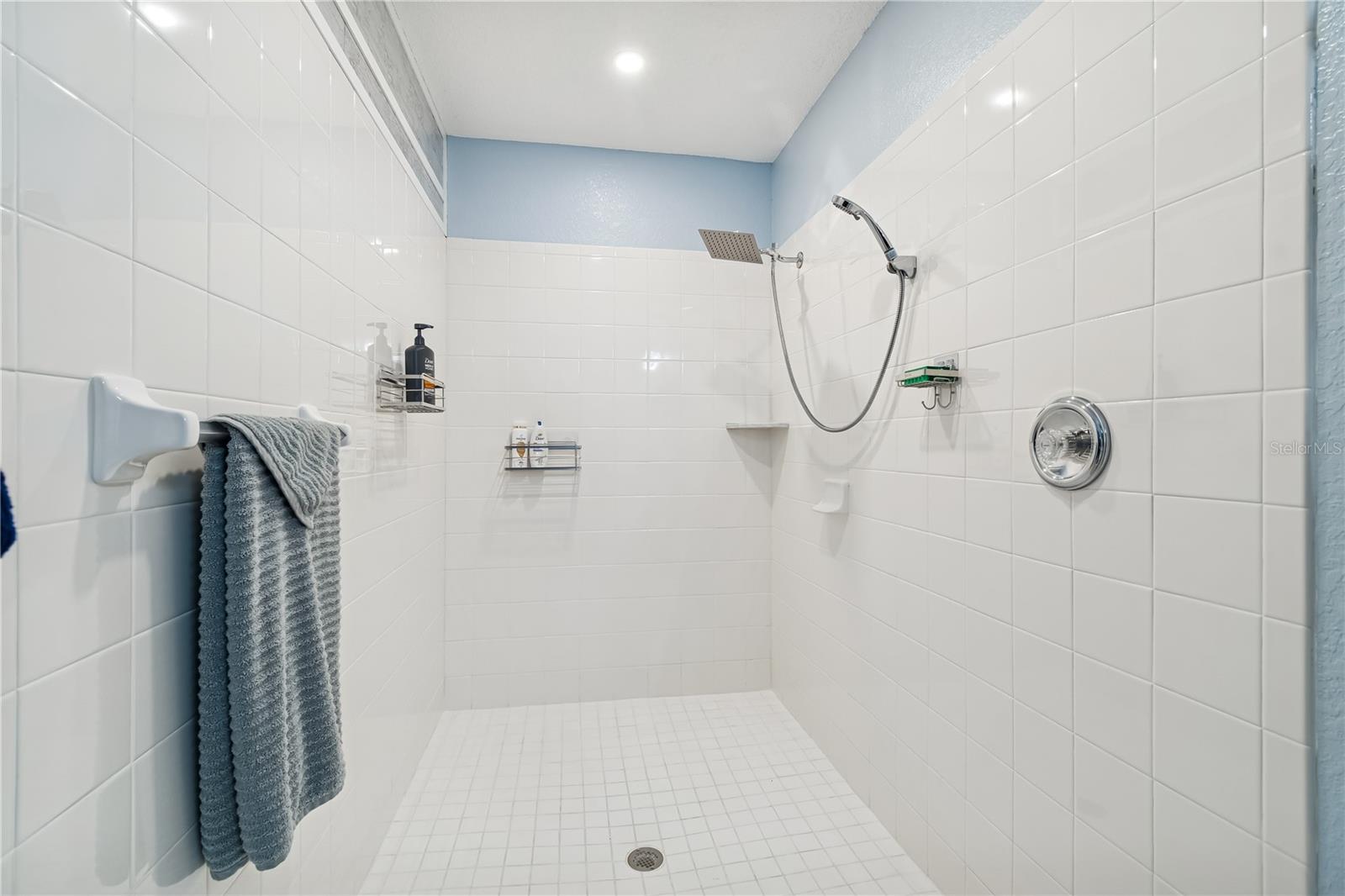 Image 40 of 83 For 407 Montpelier Court