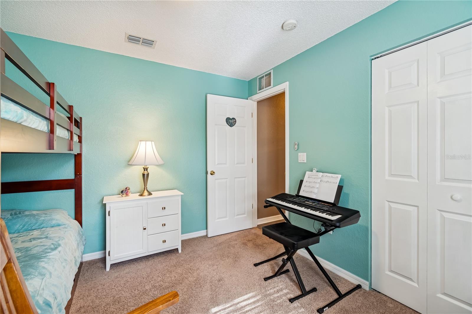 Image 43 of 83 For 407 Montpelier Court