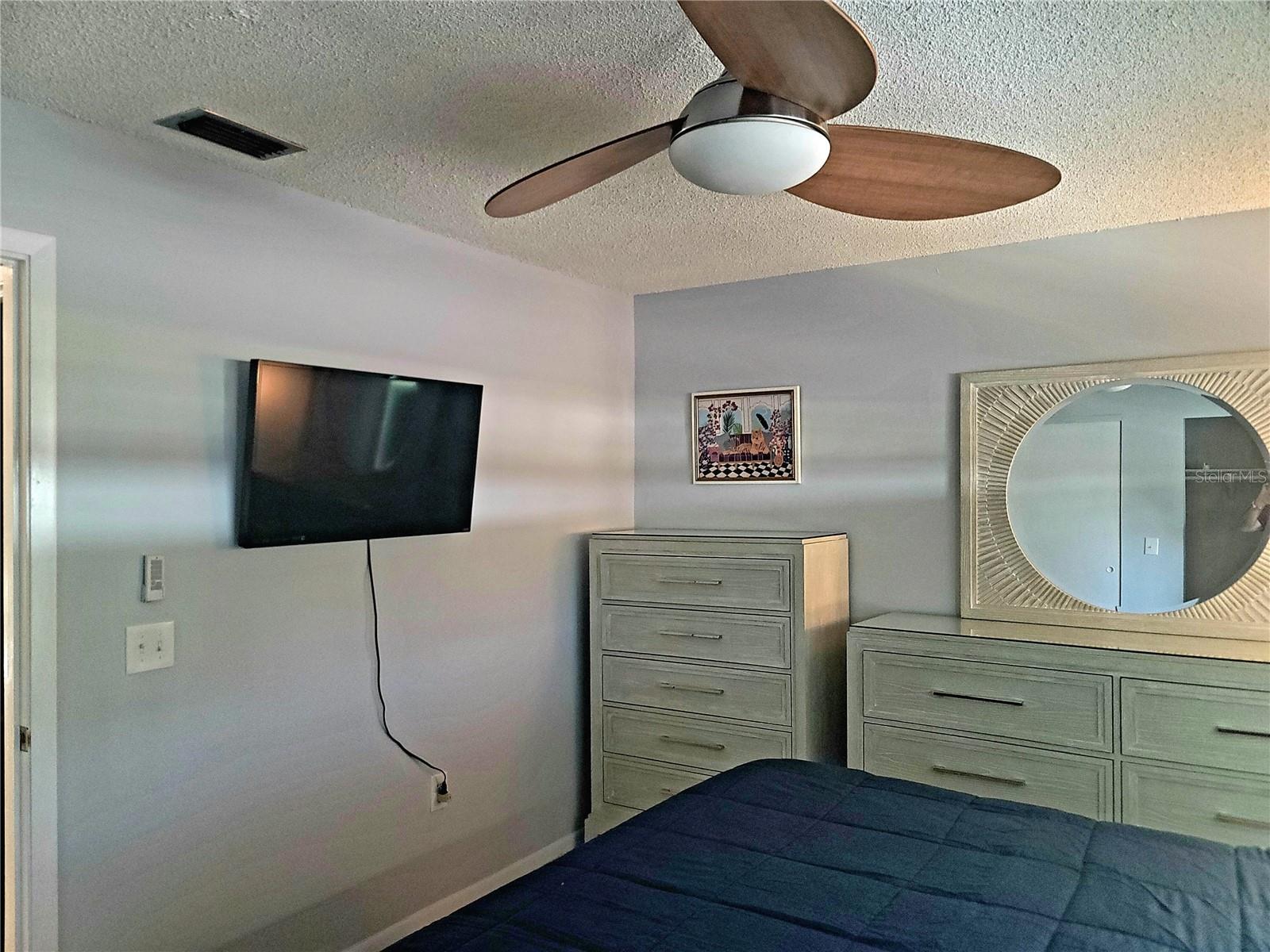 Image 18 of 30 For 4215 East Bay Drive 1508b