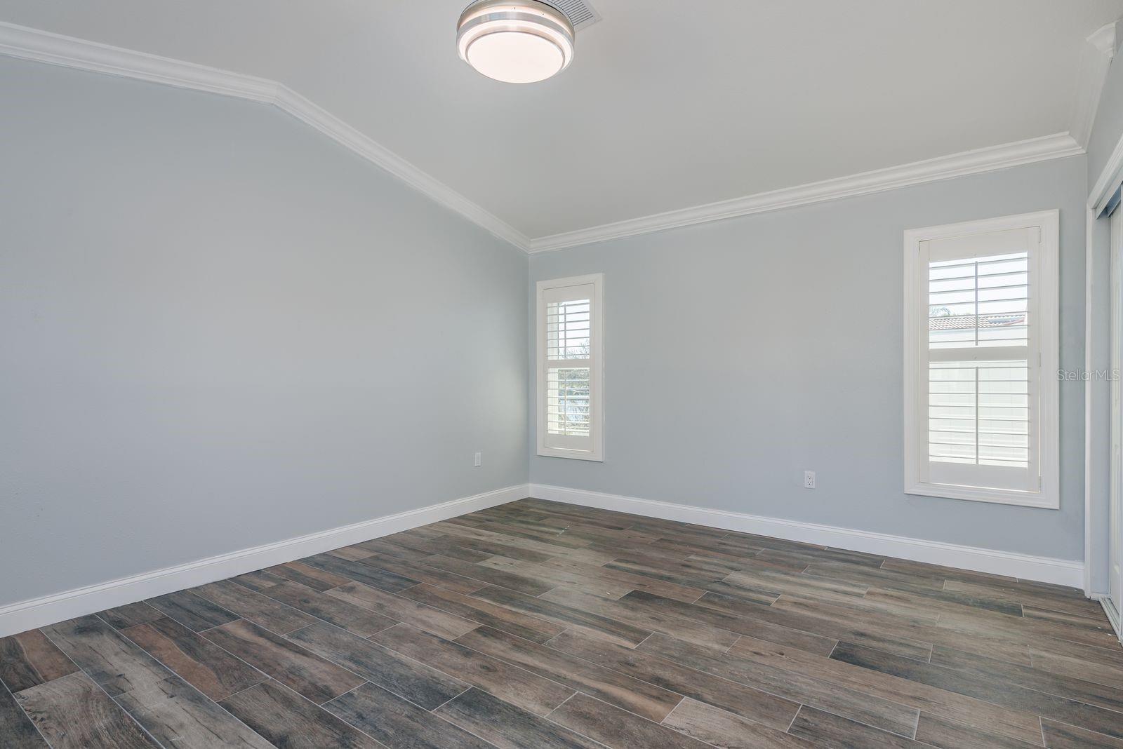 Listing photo id 9 for 5440 Leeward Lane