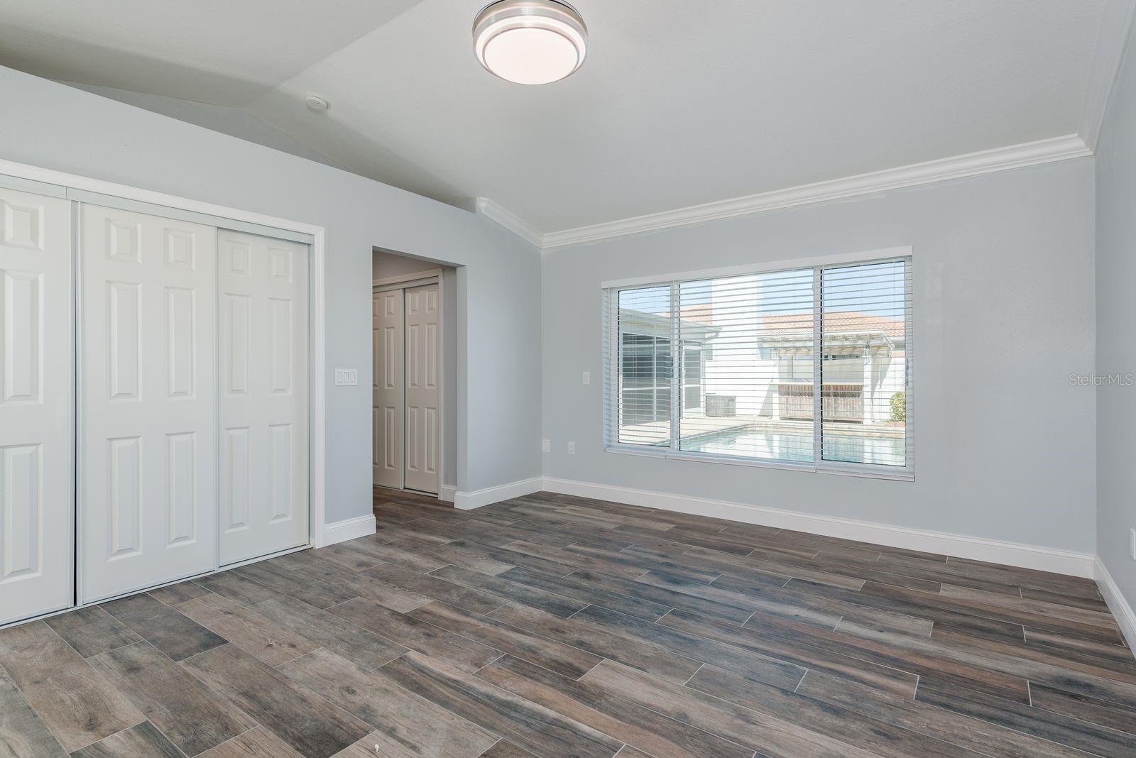 Listing photo id 11 for 5440 Leeward Lane