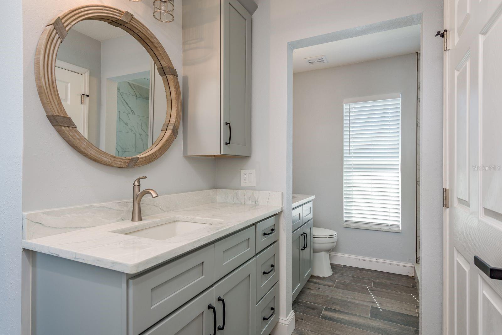 Listing photo id 12 for 5440 Leeward Lane