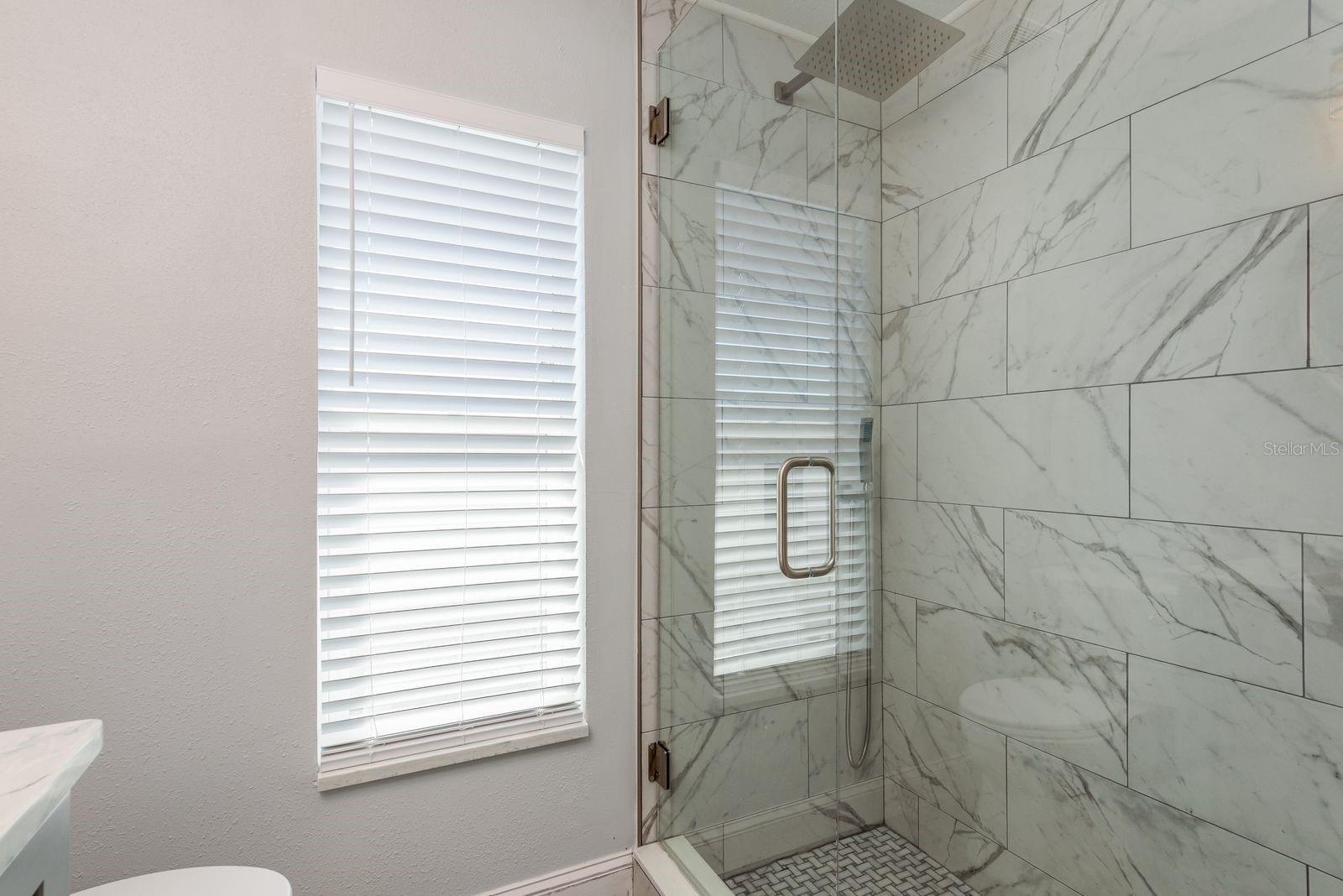 Listing photo id 13 for 5440 Leeward Lane