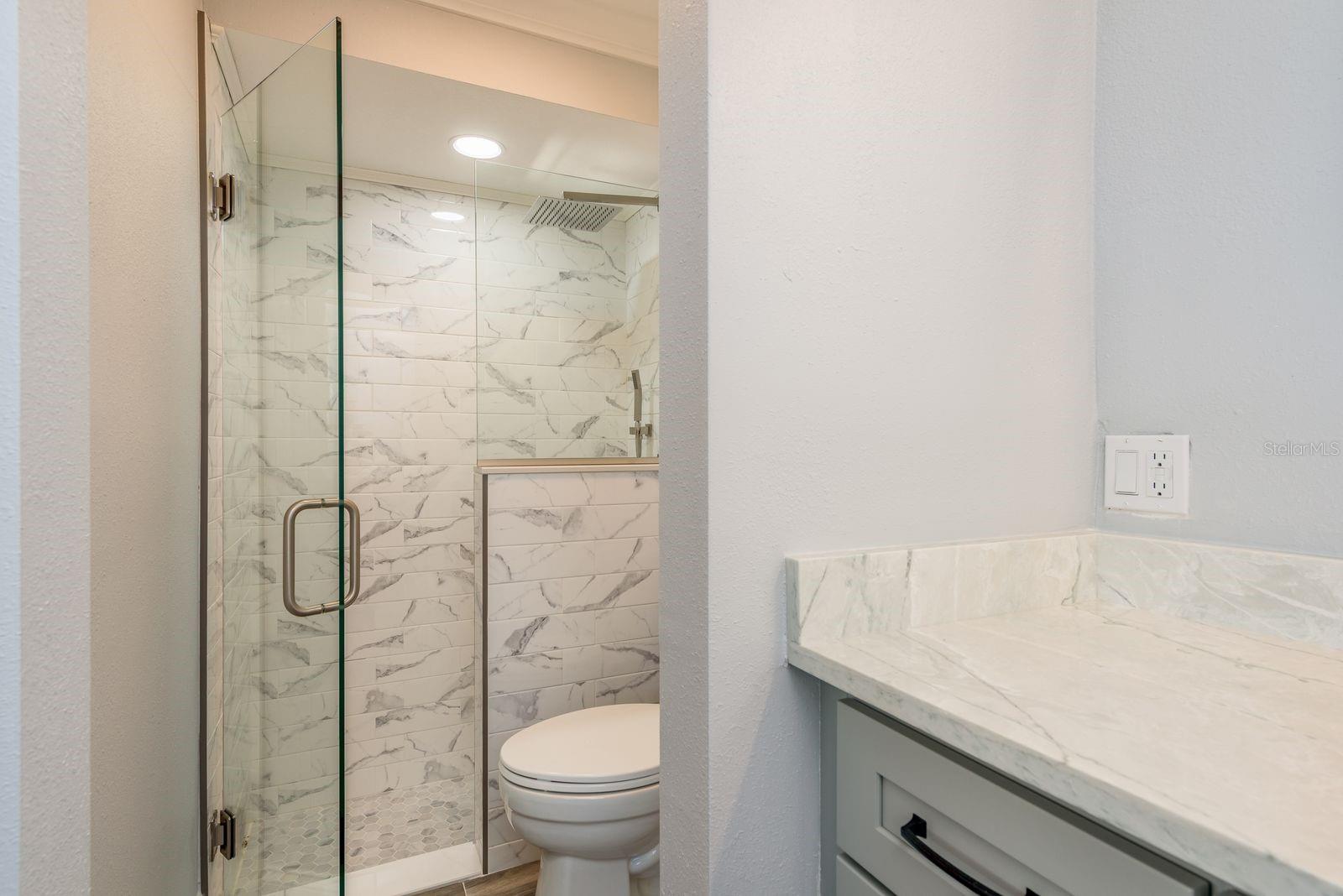 Listing photo id 16 for 5440 Leeward Lane