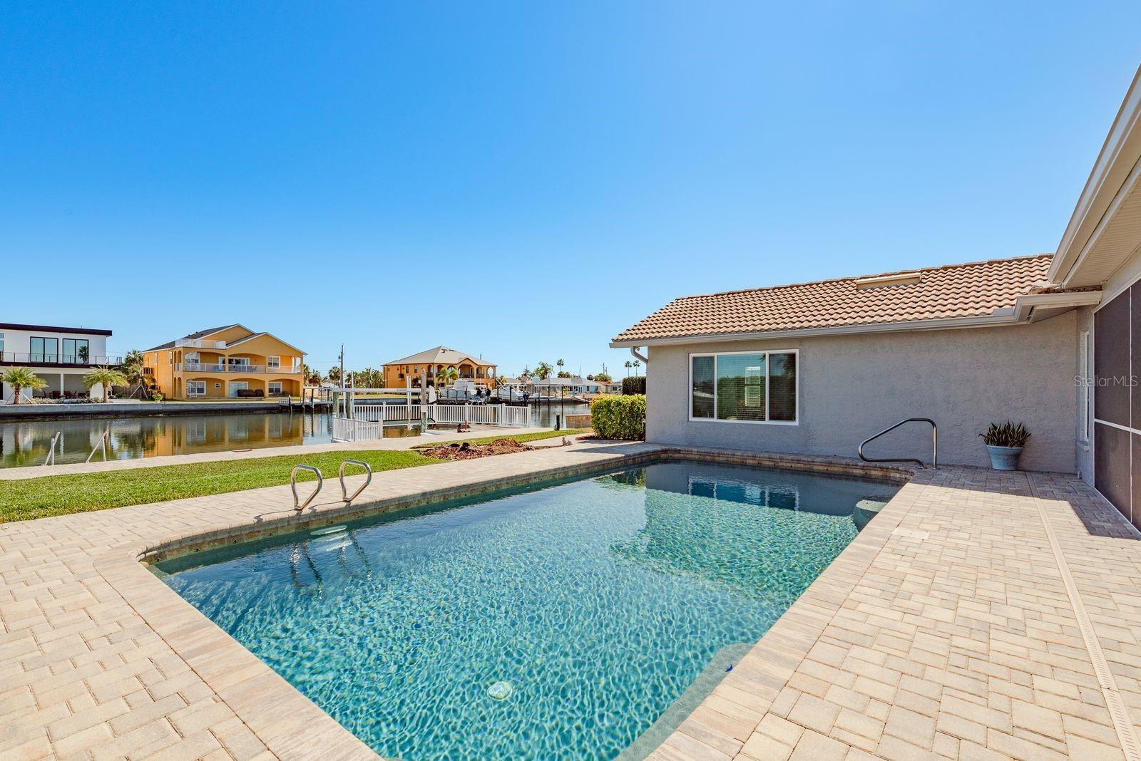 Listing photo id 23 for 5440 Leeward Lane