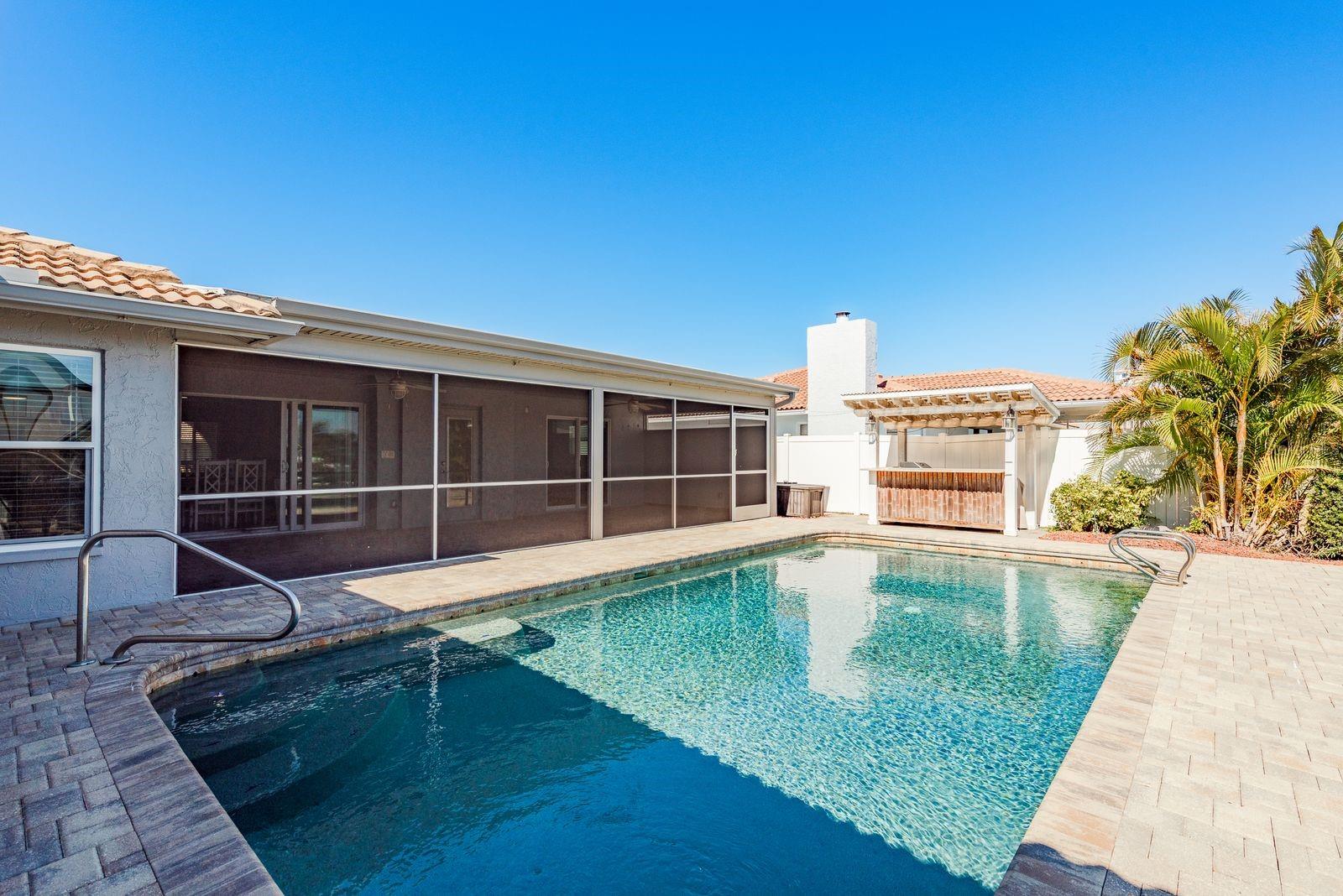 Listing photo id 24 for 5440 Leeward Lane