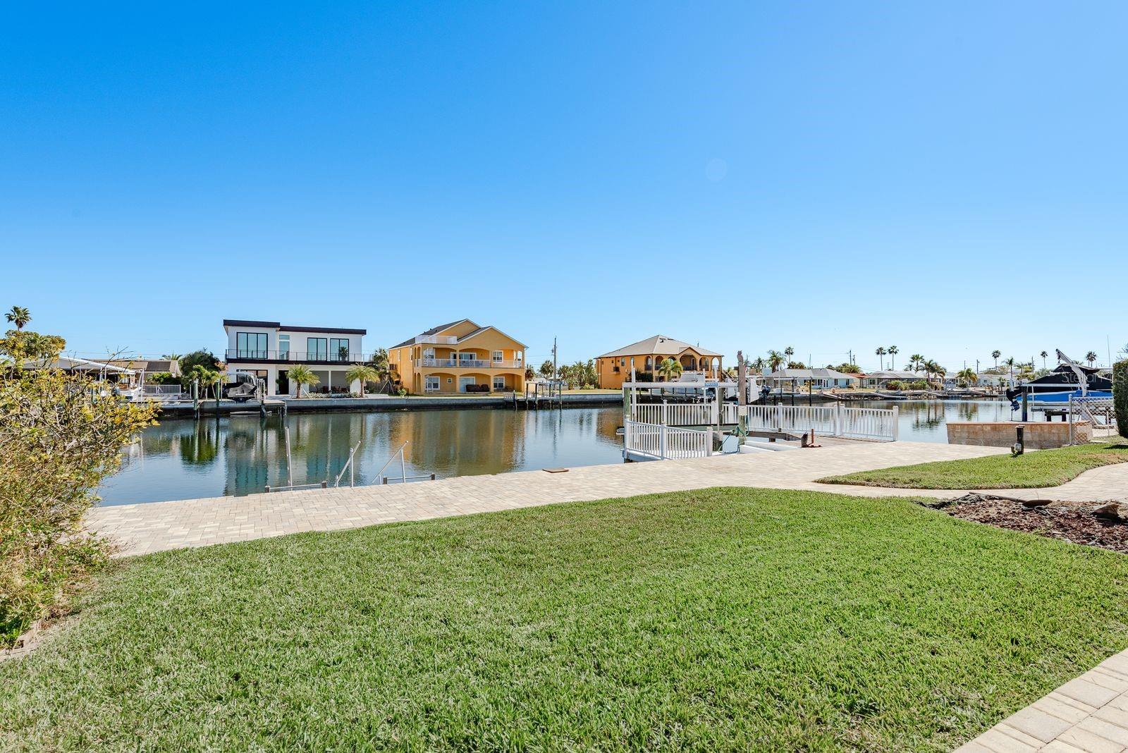 Listing photo id 25 for 5440 Leeward Lane